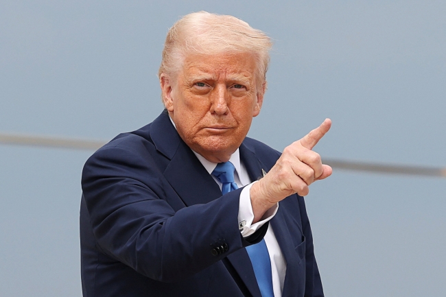 فايننشال تايمز عن ترامب: أميركا قد تسيطر على النفط الإيراني