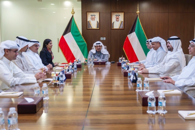 رئيس الوزراء يوجه مسؤولي الشركة الكويتية للتخزين بالتنسيق مع إدارة أملاك الدولة لتسريع الإجراءات الخاصة بتسجيل الأراضي. للارتقاء بمستوى الجاهزية التشغيلية وتطوير كفاءة إدارة المخزون الإستراتيجي 