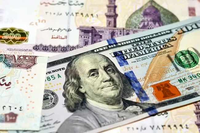 الجنيه المصري يعود للتراجع... والضغوط تدفعه صوب قاعه التاريخي. ضغوط مالية متزايدة على الموازنة العامة بسبب ارتفاع تكلفة توفير الطاقة. تساؤلات حول مدى كفاية تحريك أسعار المحروقات لمواكبة تفاقم الفاتورة 