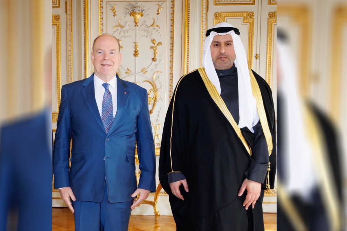 سفير الكويت في باريس يُقدم أوراق اعتماده سفيراً غير مقيم ومحالاً لدى موناكو 