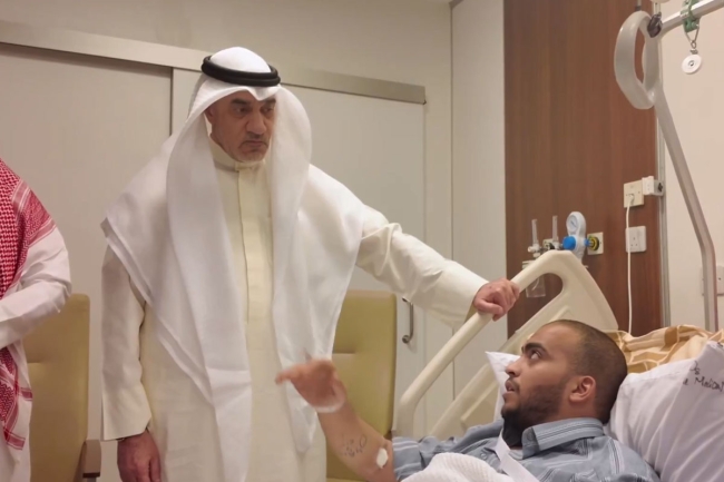 اليوسف زار مصابي وزارة الداخلية الذين أُصيبوا جراء العدوان الإيراني الآثم أثناء تأديتهم واجبهم الوطني في مواقعهم