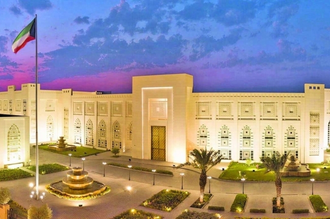 الكويت تدين الاعتداء على سفارة الإمارات في دمشق وتطالب بمحاسبة مرتكبيه