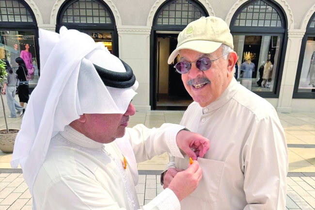 عرفج البحرين ينتثر حباً في «الأفنيوز» 