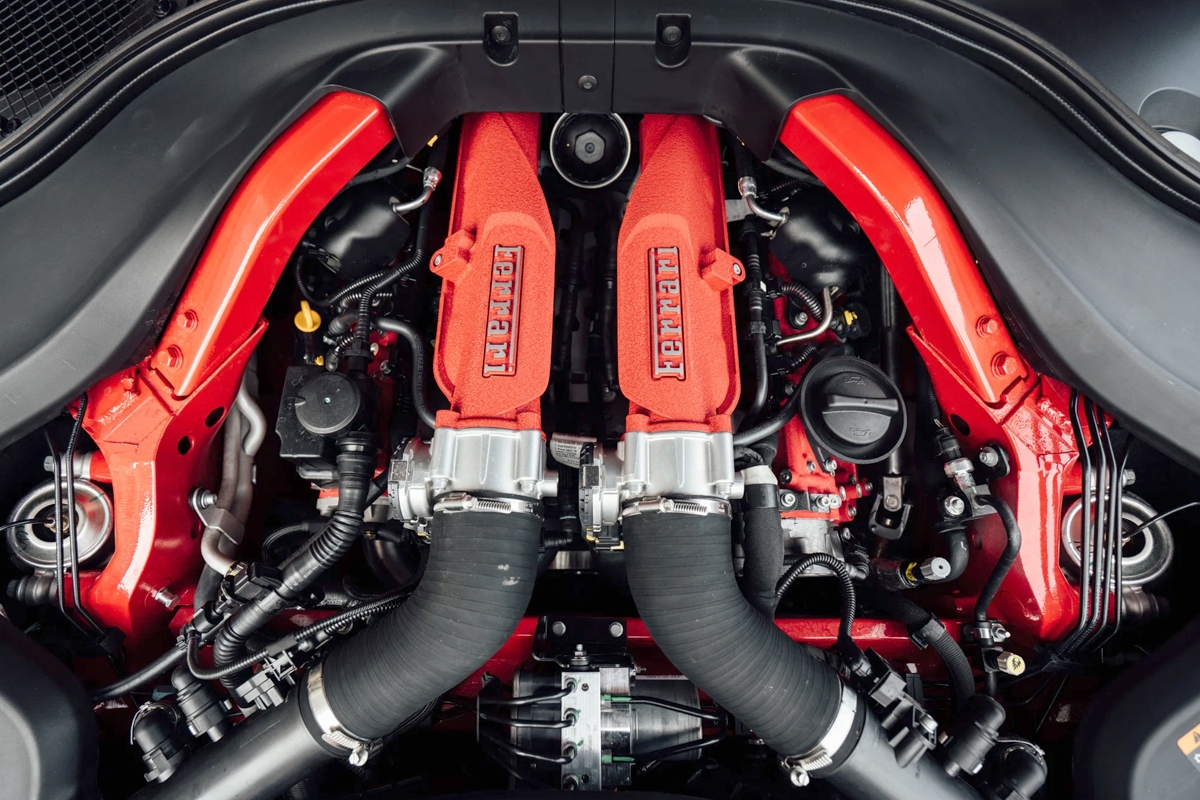 هل تتفوق المقابس على المضخات في سباق السيارات؟ 