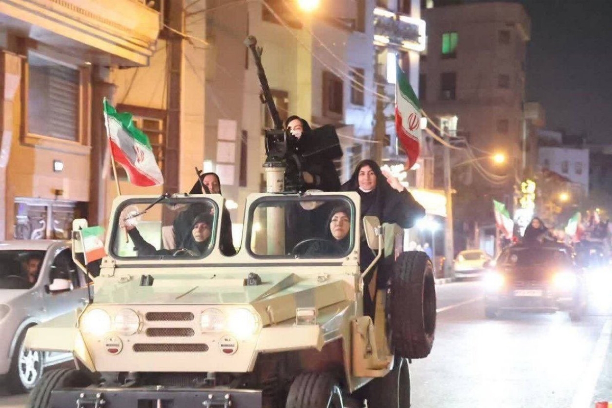 عناصر نسائية من «الباسيج» في شوارع طهران