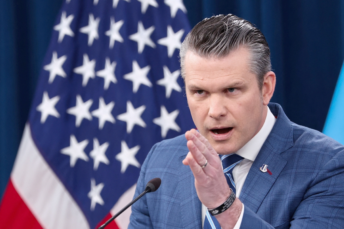 هيغسيث في مؤتمر صحافي أمس 