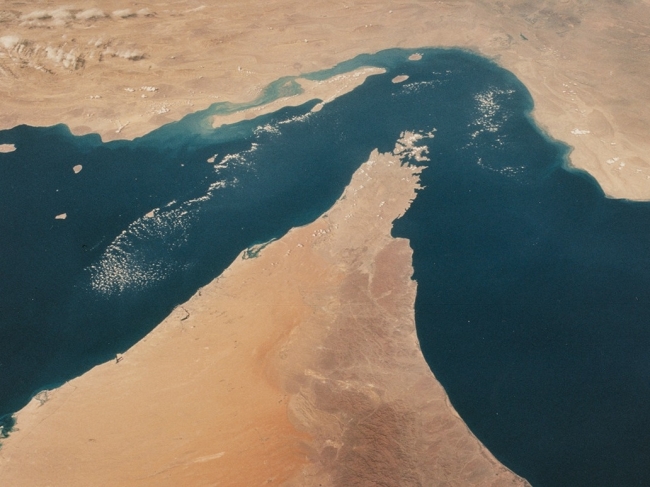 القوات البحرية التابعة للحرس الثوري الإيراني تحدد طرقاً ملاحية بديلة في مضيق هرمز لتجنب الألغام البحرية المحتملة