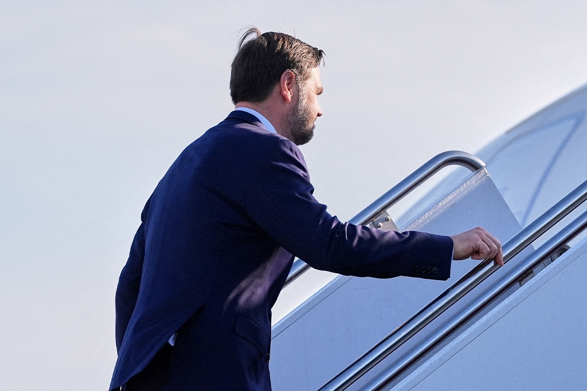 نائب الرئيس الأميركي في طريقه الى «إسلام آباد» ويأمل بنتيجة «إيجابية» للمحادثات مع إيران 