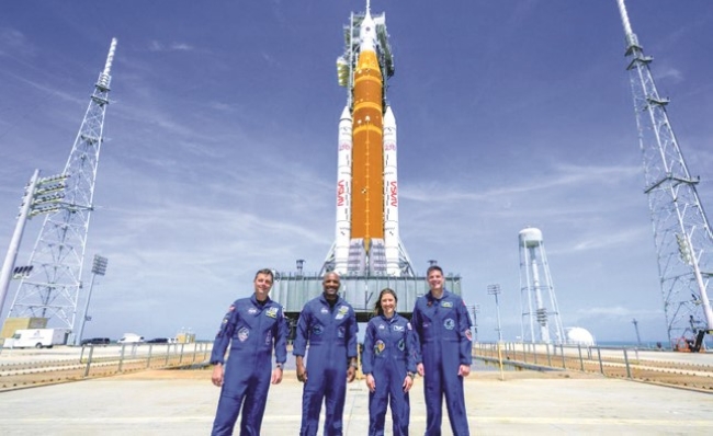 كبسولة طاقم مركبة «أوريون» التابعة لناسا تنفصل عن وحدة الخدمة قبل دخول الغلاف الجوي. مع الانتهاء الوشيك لمهمة أرتميس 2 التي استمرت لمدة 10 أيام 