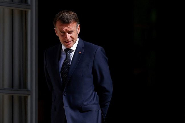 ماكرون يدعو إيران إلى اغتنام محادثات إسلام آباد لخفض التصعيد