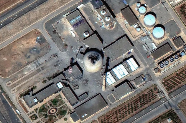 «أكسيوس»: واشنطن اقترحت على إيران خلال المفاوضات وقف تخصيب اليورانيوم لمدة 20 عاماً. الجانب الإيراني رد باقتراح وقف تخصيب اليورانيوم لفترة لا تصل إلى 10 سنوات. طهران كانت تعتقد أنها قريبة من اتفاق أولي صباح الأحد وفوجئت بمؤتمر فانس الذي أغضبها بشدة 