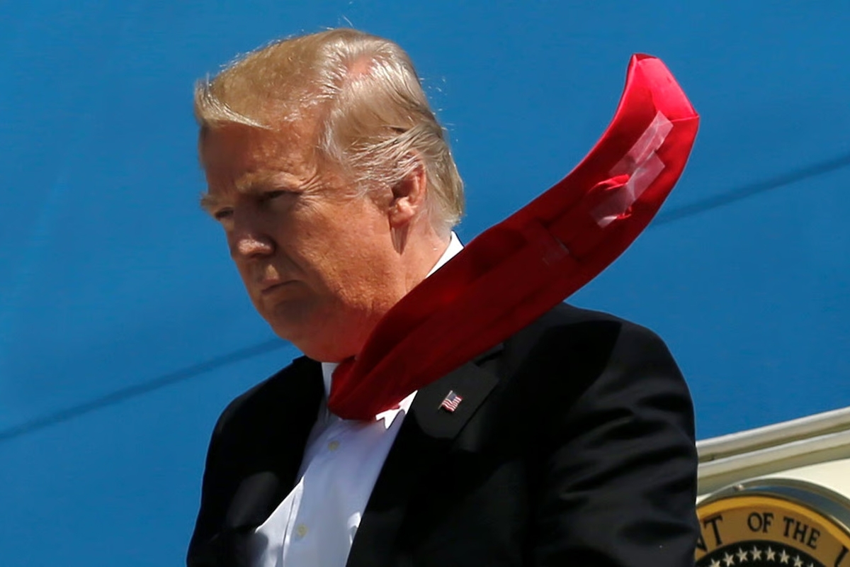 ربطة عنق ترامب رسائل سياسية تُحاك بالألوان 