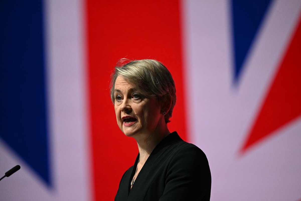 كوبر تحذر: تعطل الملاحة في هرمز يهدد الاقتصاد العالمي رغم الهدنة 