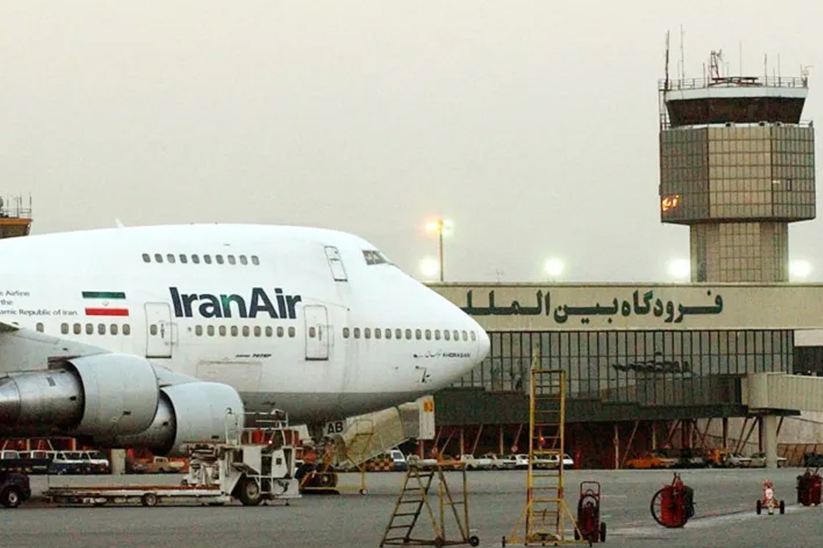 إيران تعلن إعادة فتح جزئي لمطاراتها ومجالها الجوي 