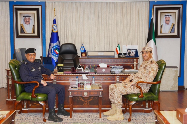 وكيل وزارة الداخلية يلـتقي رئيس الأركان العامة للجيش 