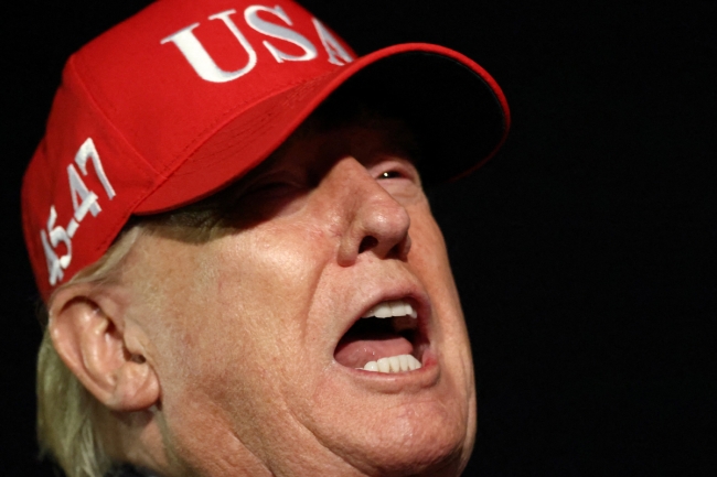 ترامب: لا يمكن لإيران ابتزازنا.. والمحادثات جارية بطريقة جيدة. لم يتصدَّ أي طرف لطهران منذ 47 عاماً كما تصديت أنا لهم 