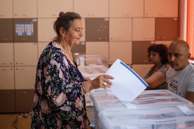 البلغاريون يتوجهون إلى مراكز الاقتراع لانتخاب برلمان جديد. تعزيز إجراءات مكافحة التضليل قبيل الاقتراع 