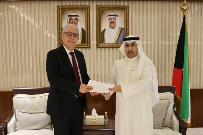 الجابر يتلقى رسالة من وزير الخارجية المغربي حول العلاقات الثنائية والمستجدات الإقليمية. تسلمها نائب وزير الخارجية بالوكالة من سفير المملكة المغربية لدى الكويت 