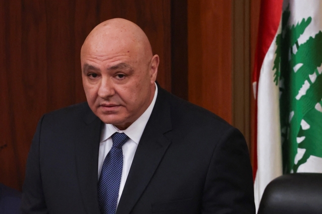 الرئيس اللبناني يُعين السفير السابق سيمون كرم رئيساً لوفد المفاوضات مع الاحتلال