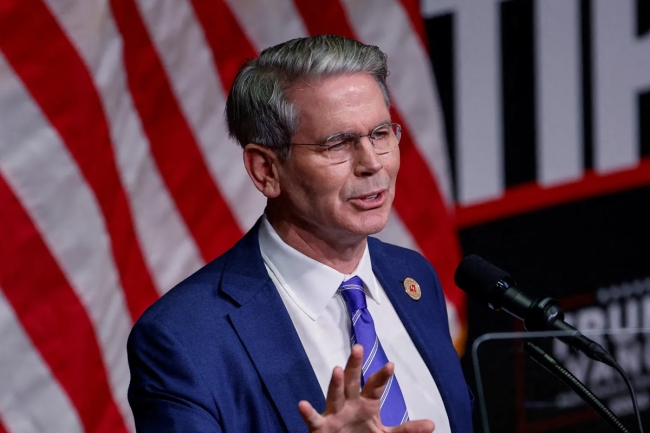 أميركا: الحديث عن تحقيق إيران مكاسب بقيمة 14 مليار دولار من تخفيف العقوبات «خرافة». بفضل تخفيف العقوبات.. «الخزانة» تمكنت من فك القيود عن أكثر من 250 مليون برميل نفط بالبحر 