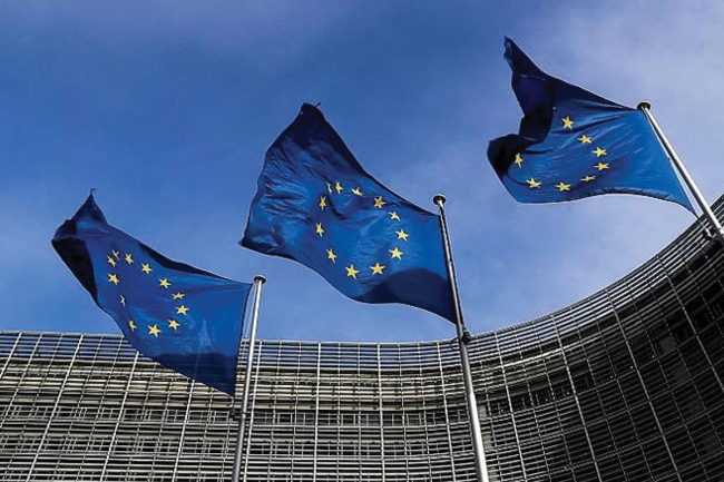 قمة أوروبية تقر قرض 90 مليار يورو لأوكرانيا بمشاركة زيلينسكي. تداعيات إغلاق مضيق هرمز وارتفاع أسعار الطاقة في أوروبا. حوار أوروبي مع قادة من المنطقة بينهم لبنان ومصر وسوريا والأردن 