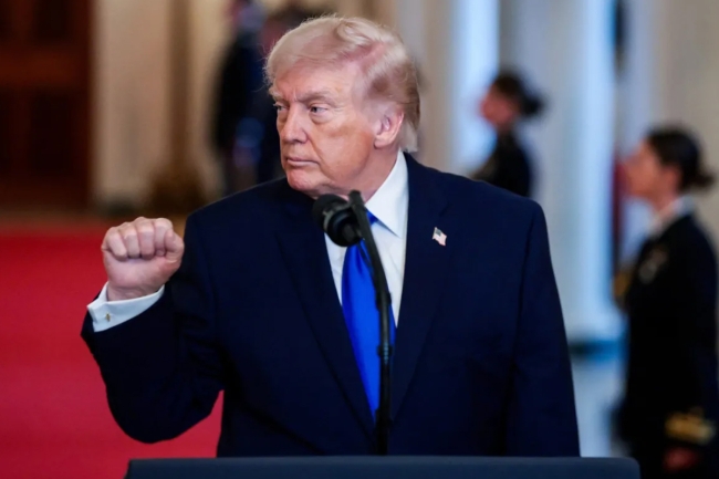 ترامب: يهدد بفرض رسوم جمركية كبيرة على المملكة المتحدة