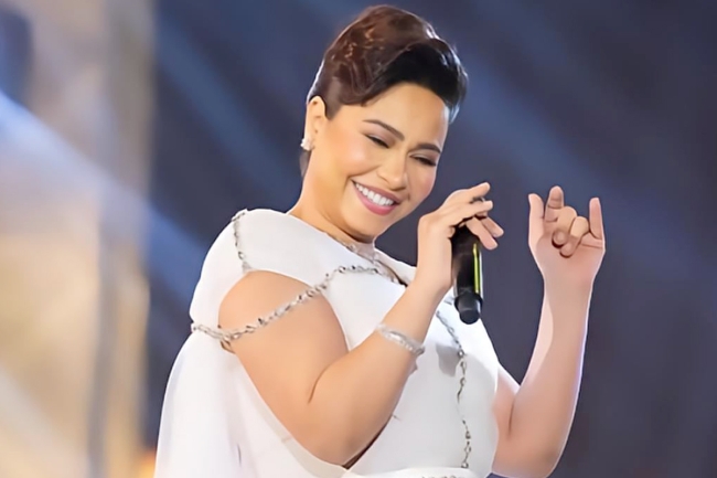 شيرين عبدالوهاب:شعرت بتوتر في الاستديو. بعد إطلاقها أغنية «الحضن شوك» كلمات وألحان عزيز الشافعي 