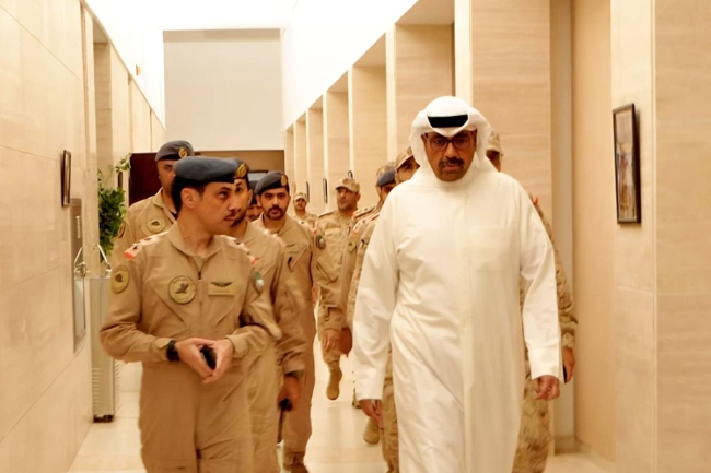 وزير الدفاع يتفقد عددًا من المواقع التابعة للقوة الجوية