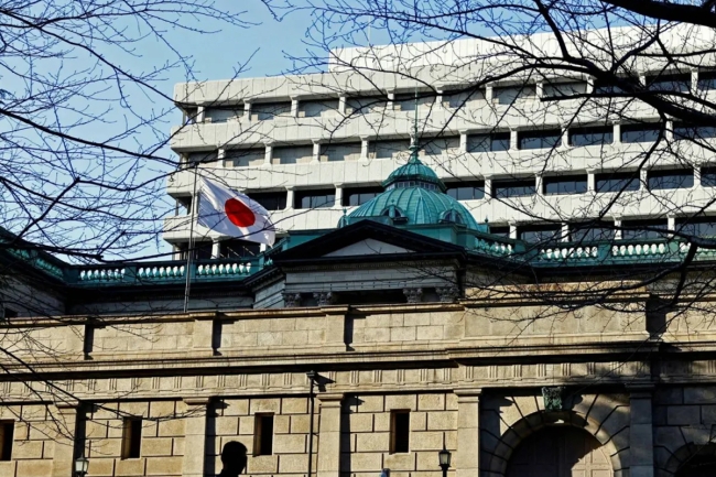 البنك المركزي الياباني يثبت أسعار الفائدة 