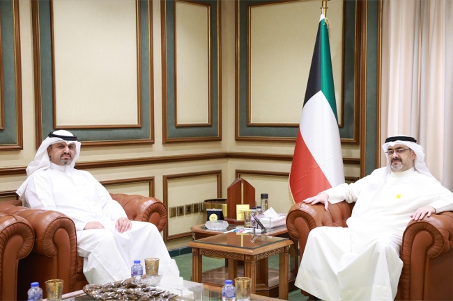 محافظ العاصمة: متابعة احتياجات مختلف المناطق.. وتطوير المرافق والخدمات. بحث مع الوكيل المساعد في «الأشغال» خطط تطوير البنية التحتية ومشاريع الهندسة الصحية. دعم وتسريع وتيرة العمل في المشاريع القائمة والعمل على تذليل العقبات الميدانية 