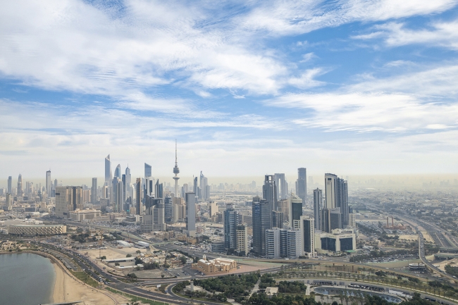 فرصة لأمطار متفرقة غداً.. وطقس حار في عطلة نهاية الأسبوع