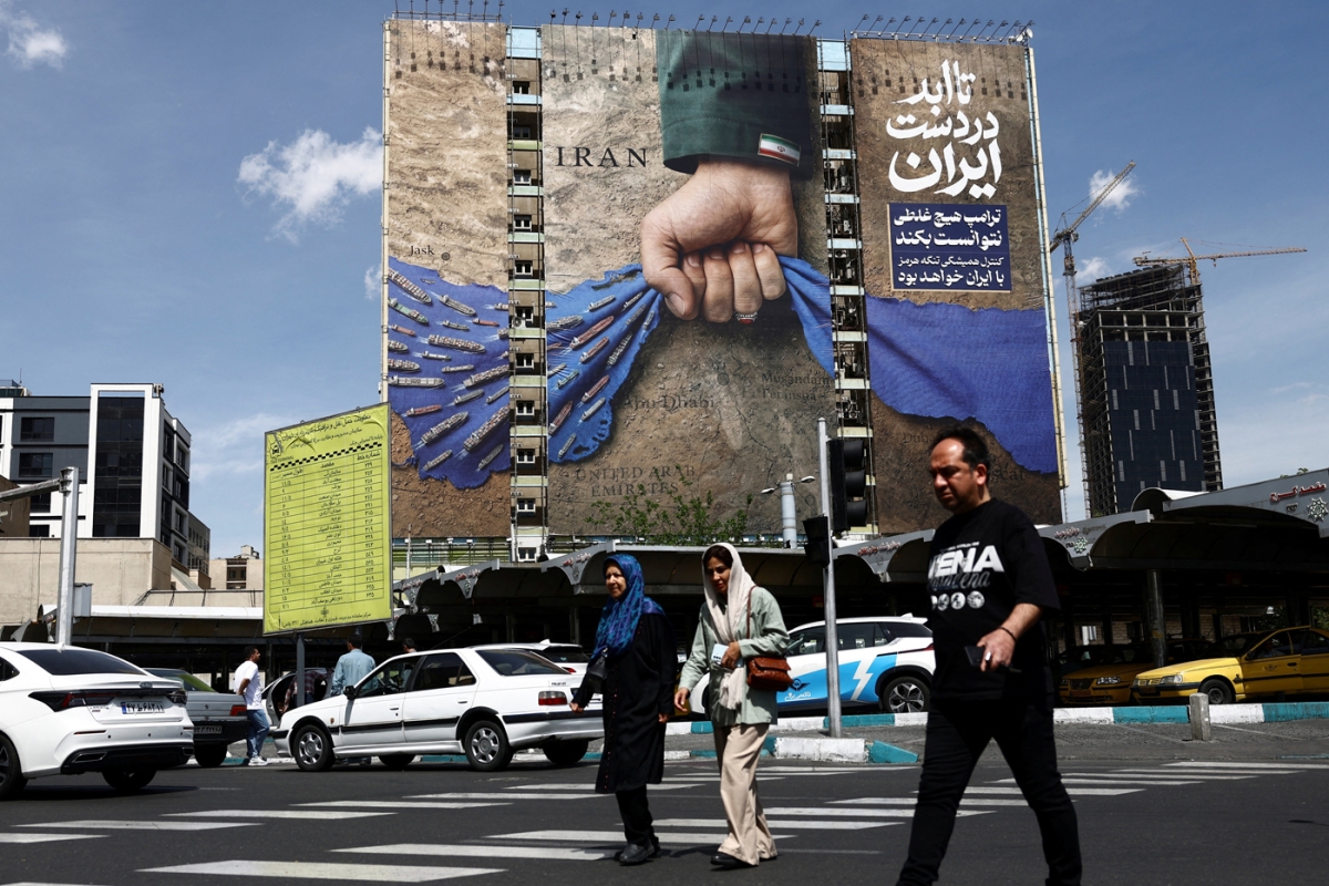 إيران تحذّر واشنطن: أي اقتراب من مضيق هرمز سيواجه برد عسكري 