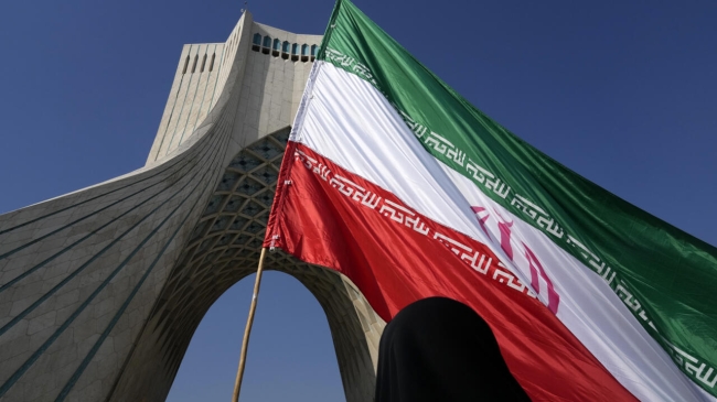 إيران تتهم واشنطن بانتهاك وقف إطلاق النار عبر مهاجمة سفينتين وشن غارات على البلاد