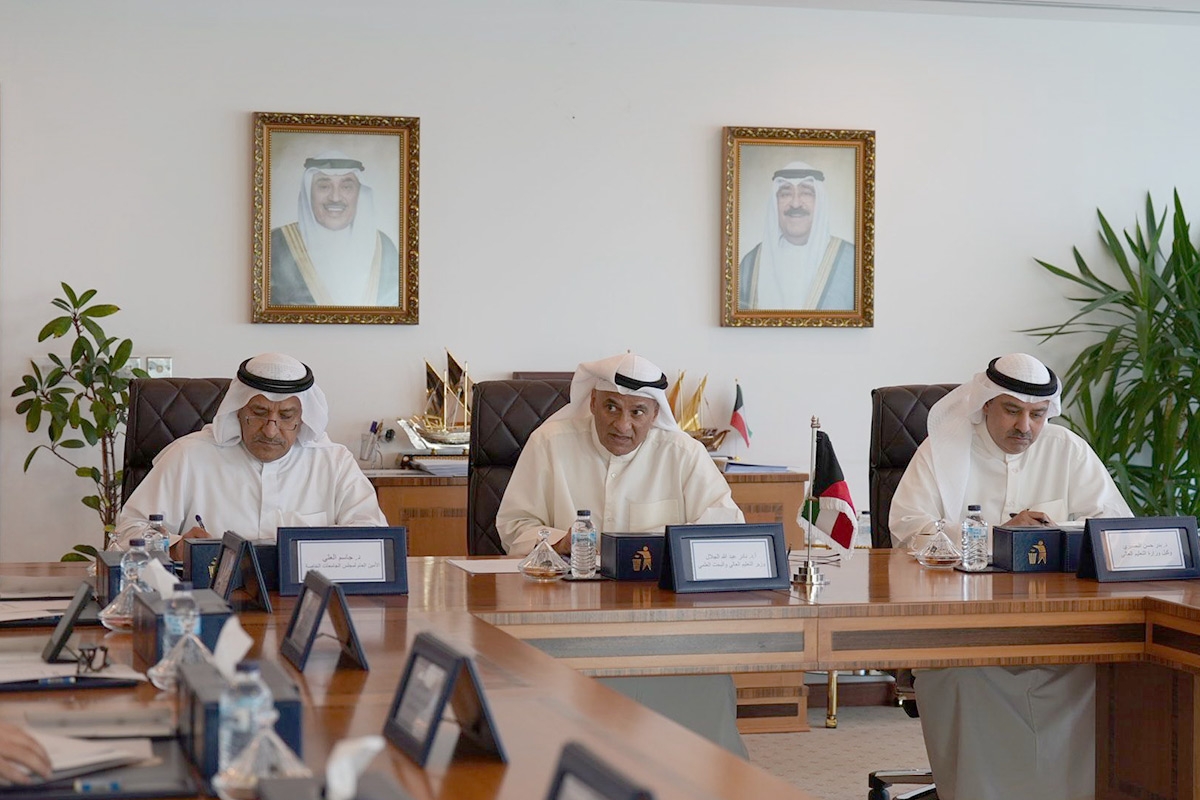 الجلال يعتمد مواعيد التقديم بالجامعات والبعثات للعام المقبل 
