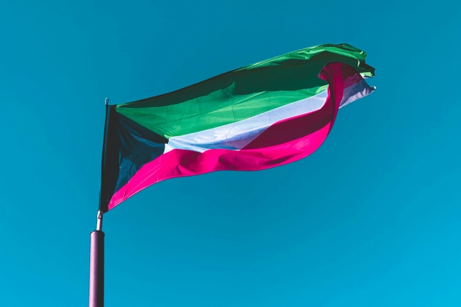 الأردن والإمارات يدينان قيام مجموعة من الحرس الثوري بالتسلل إلى جزيرة بوبيان. «الخارجية» الأردنية: خرق فاضح لسيادة الكويت وتهديد خطير لأمنها واستقرارها. وزير الخارجية الإماراتي: أمن الكويت جزء لا يتجزأ من أمن الإمارات ودول الخليج 
