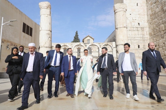 «أم الإمارات» ترمم الجامع الأموي 