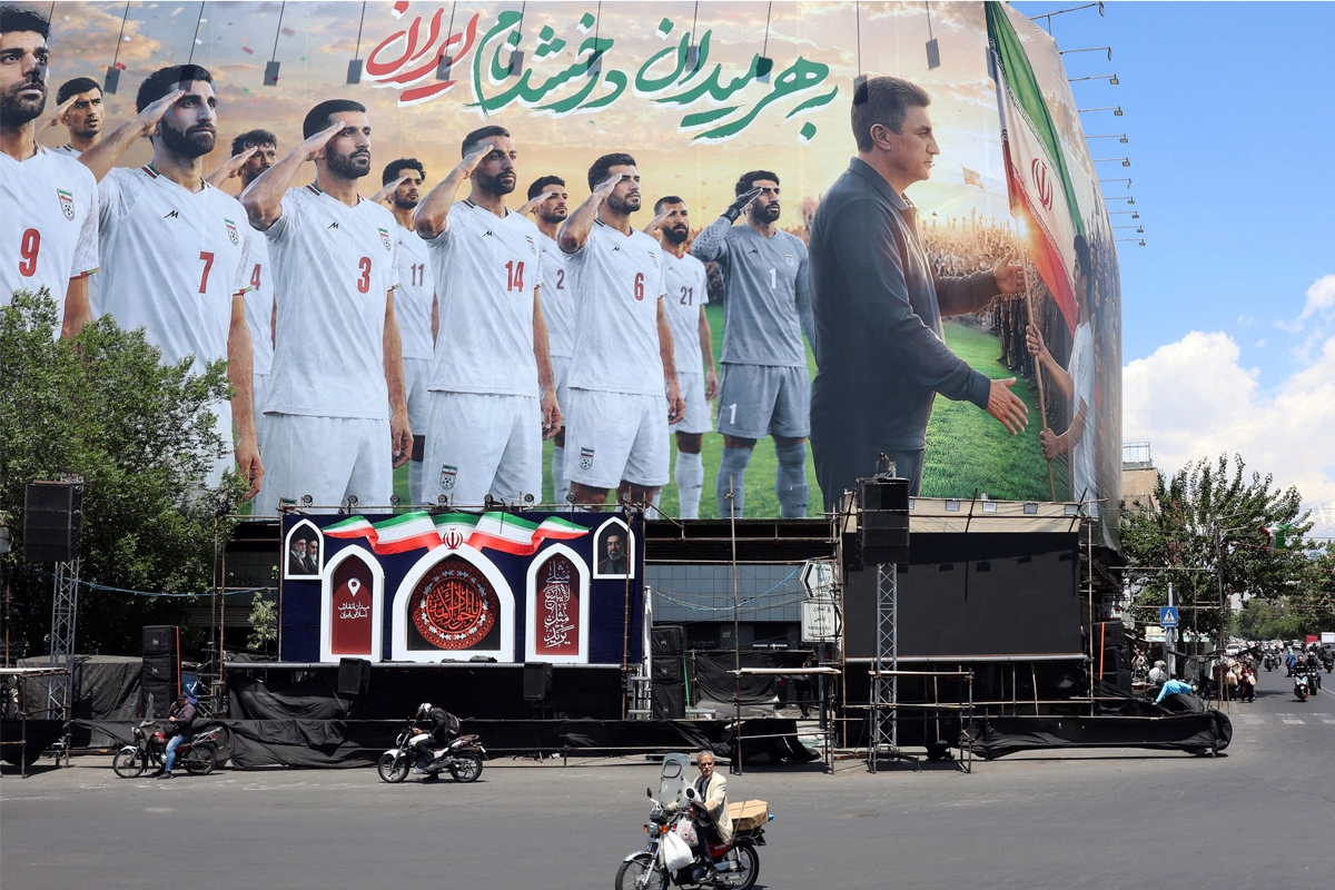 السعودية تصد 3 مسيَّرات وترامب يميل للتفاوض بالقنابل 