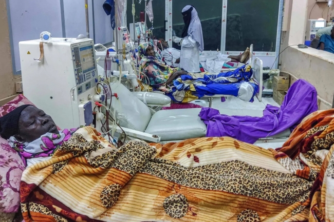 العاملون بالمجال الإنساني يكافحون لاحتواء تفشي الأمراض في السودان 