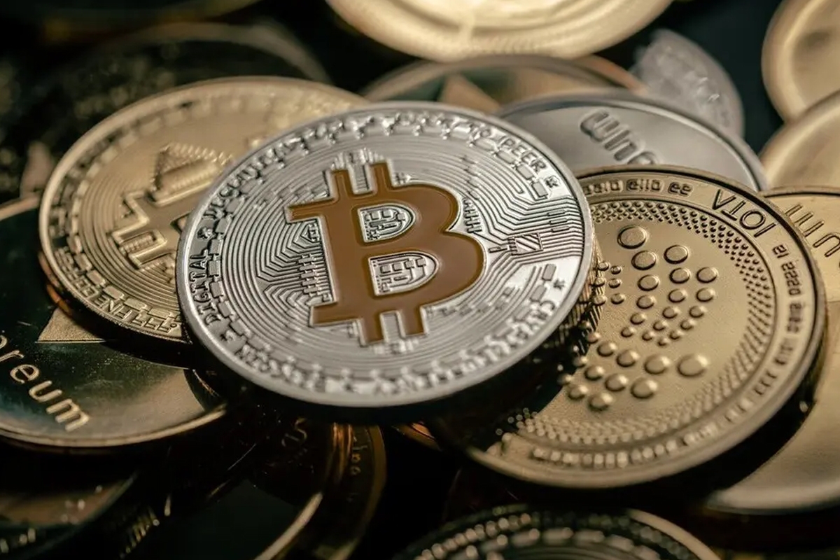 «بتكوين» تواصل الهبوط وتلامس مستوى 61 ألف دولار 