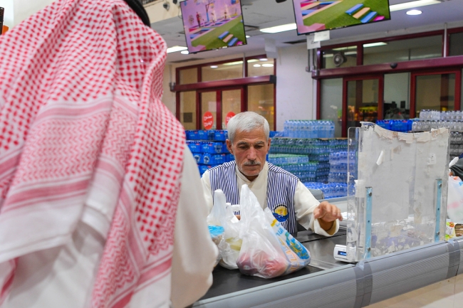 «الشؤون» لـ«التعاونيات»: تسجيل الموظفين الخليجيين في «التأمينات» أو إنهاء خدماتهم