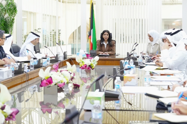 المشعان: التزام منفذي صيانة الطرق بالمواصفات ومعايير الجودة والسلامة. وزيرة «الأشغال» ترأست اجتماعاً موسعاً لمتابعة سير العمل في المشروعات. تعزيز الرقابة الفنية والإشراف المباشر على مواقع العمل. تكثيف الجولات الميدانية لمتابعة جودة التنفيذ 