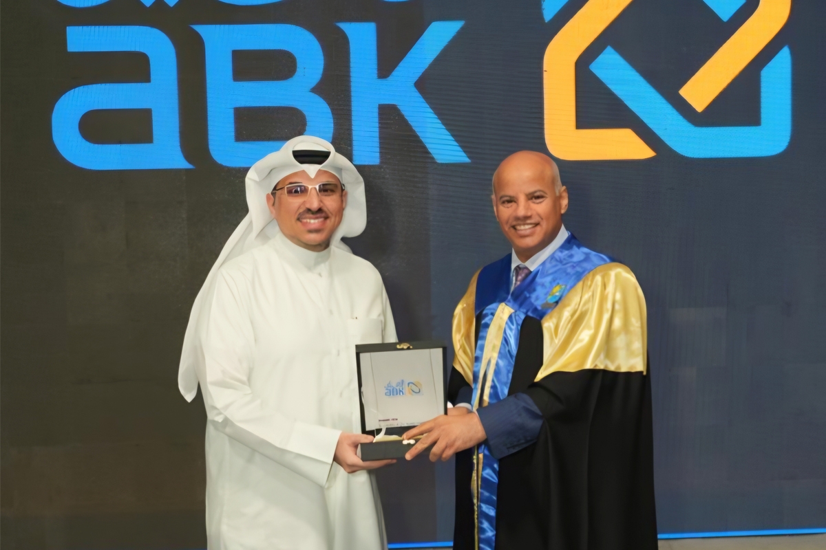 «الأهلي» يرعى حفل تخرج طلبة كلية طب الأسنان في جامعة الكويت 