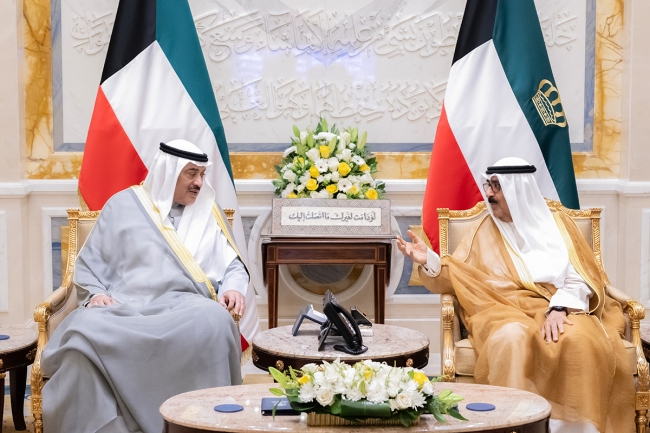 سمو الأمير يستقبل ولي العهد ورئيس الوزراء بالإنابة ووزيري الدفاع والخارجية