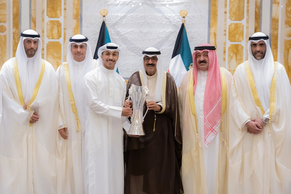 سمو الأمير يستقبل وزير «الشباب والرياضة» ومجلس إدارة ولاعبي نادي الكويت 