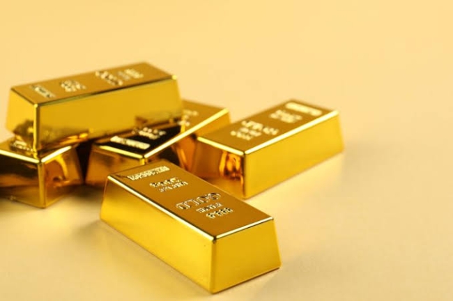 أسعار الذهب تواصل التراجع للجلسة الخامسة على التوالي. توقعات بزيادة أسعار الفائدة الرئيسية في الولايات المتحدة الأميركية 