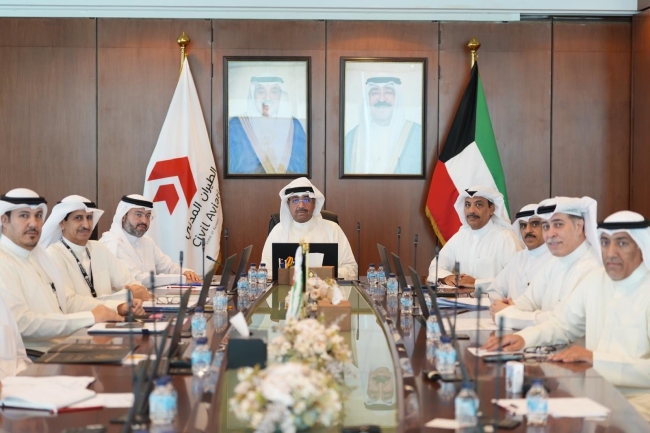 العلي: مواصلة تطوير منظومة الطيران المدني وتعزيز جاهزيتها. وزير الدفاع زار المبنى الرئيسي للهيئة واطلع على مستوى الجاهزية 