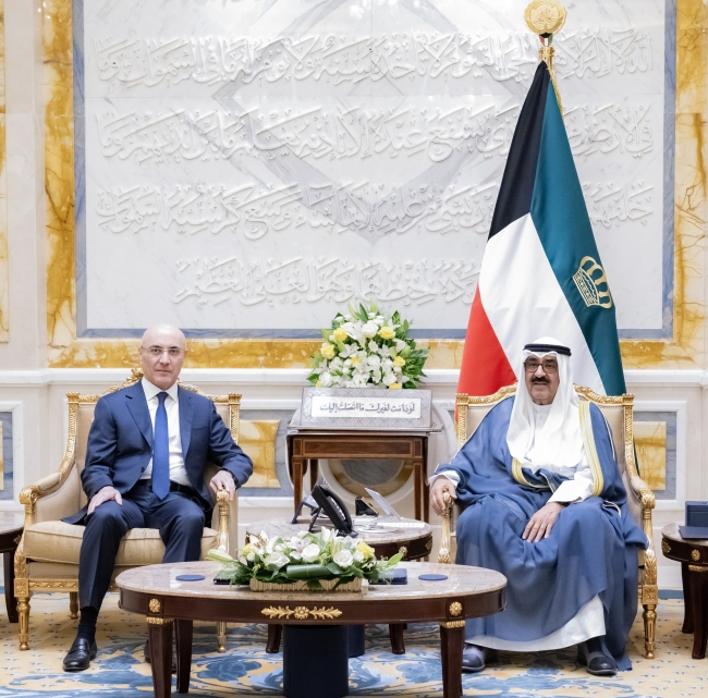 سمو أمير البلاد يستقبل وزير الداخلية اللبناني بمناسبة زيارته الرسمية للكويت 