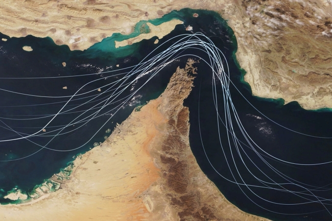 فاتورة بدائل هرمز: الخط الخليجي السريع: 55.6 مليار دولار. خط البصرة-العقبة: 10 مليارات دولار. خط أدنوك الجديد (2027): قيد التنفيذ. سكة الحديد الخليجية: عادت إلى الواجهة كـ "أمن اقتصادي". تكلفة بناء البدائل مرتفعة.. لكن تكلفة غيابها أعلى. #مضيق_هرمز 