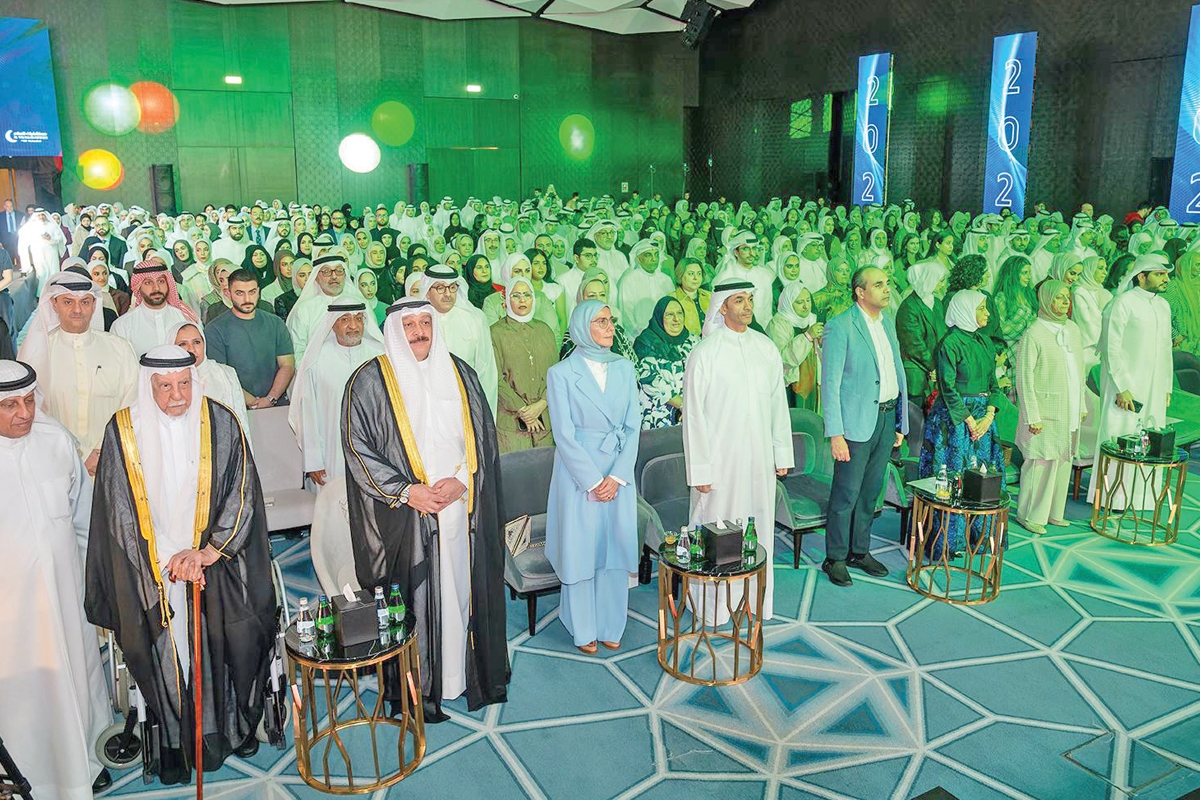 وزير الصحة مهنئاً خريجي كلية الطب: أنتم صناع المستقبل الطبي بالكويت 