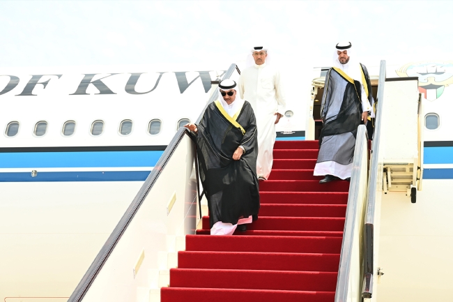 ممثل سمو الأمير ولي العهد يقدم واجب العزاء في وفاة الأمير الوالد الشيخ حمد بن خليفة آل ثاني